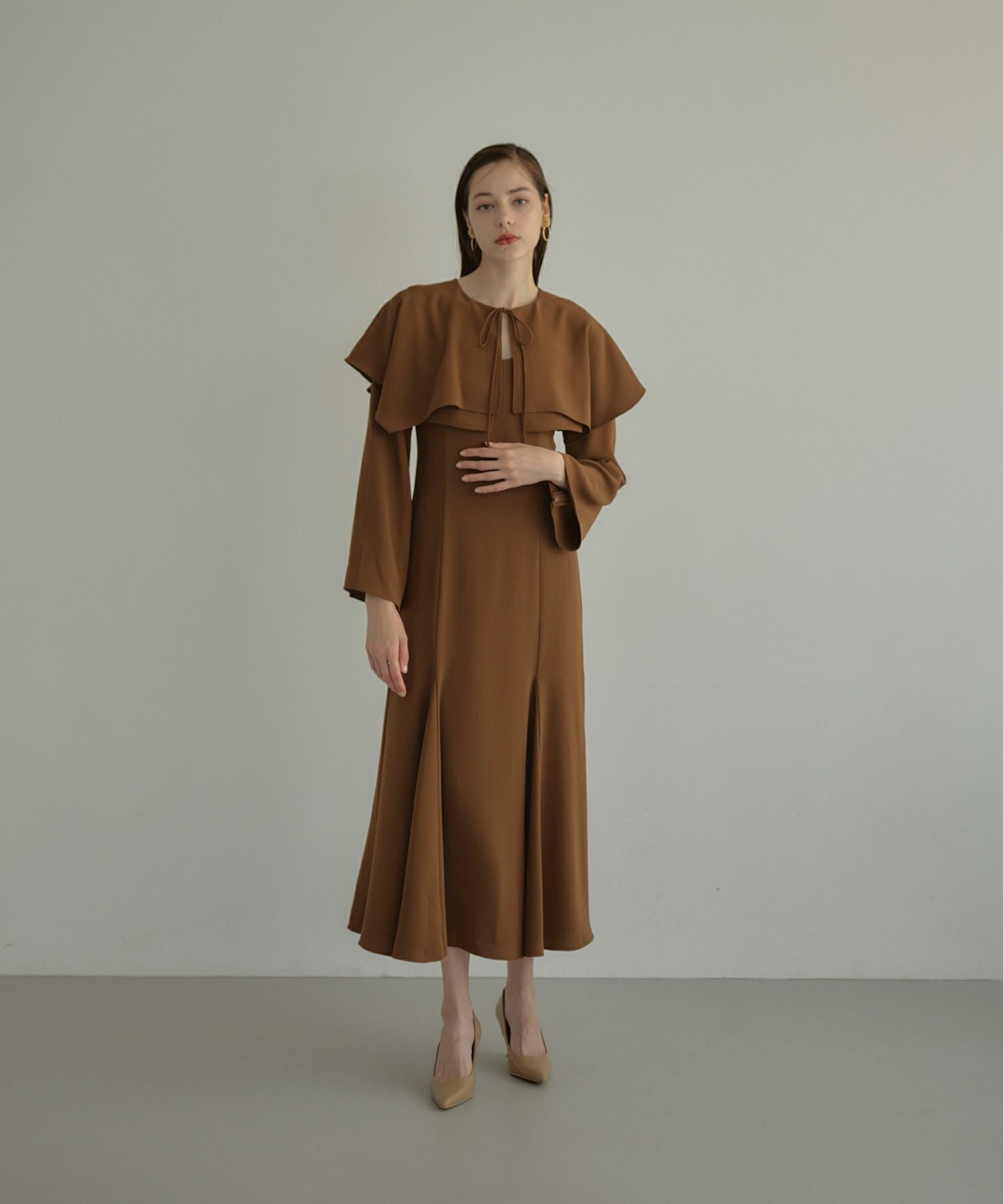 アンドレスド ワントーンケープドレス 結婚式 お呼ばれ ドレス