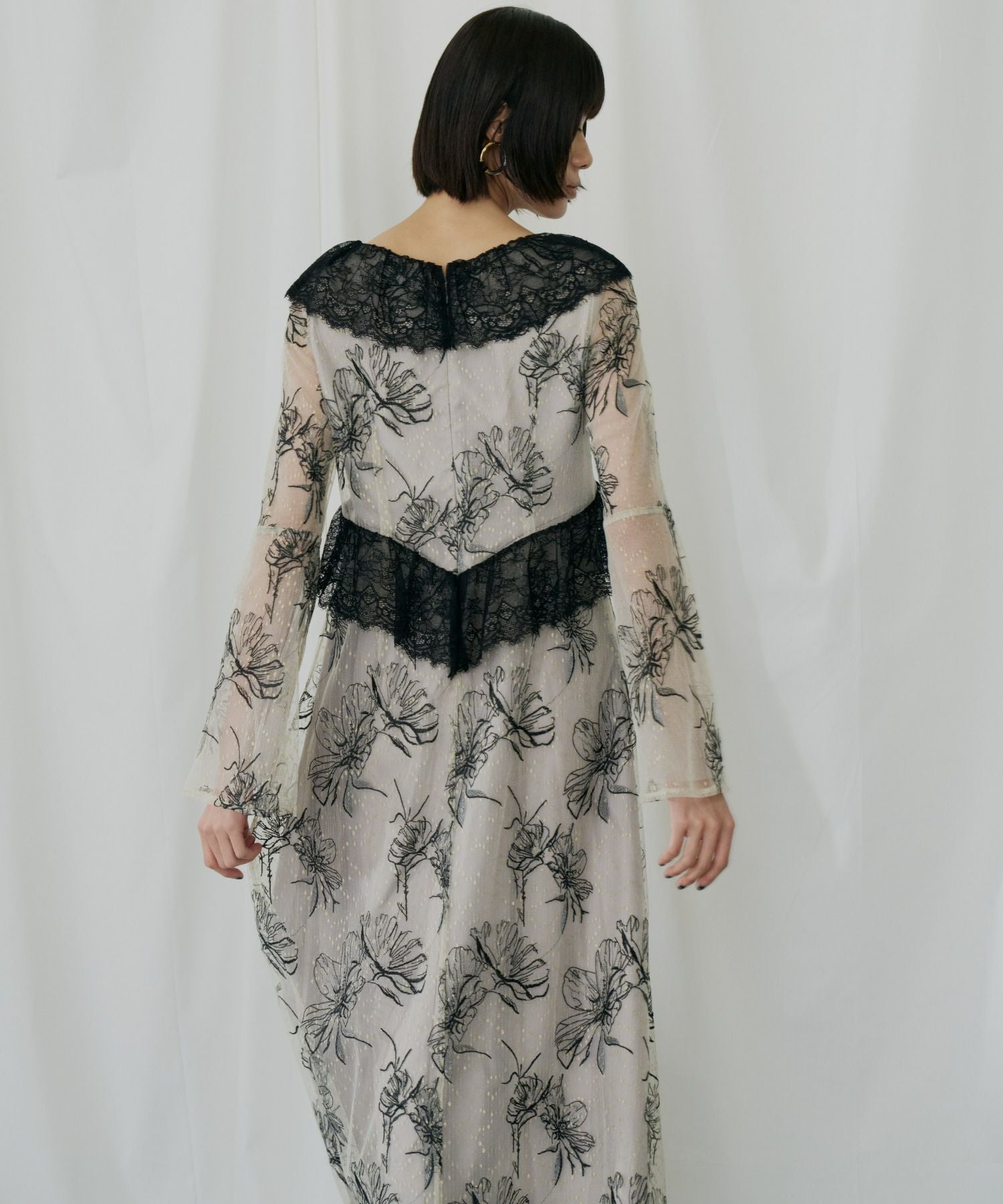 【週末値下げ！！】ANDREA&Co フラワーデザインマットサテンドレス WL052