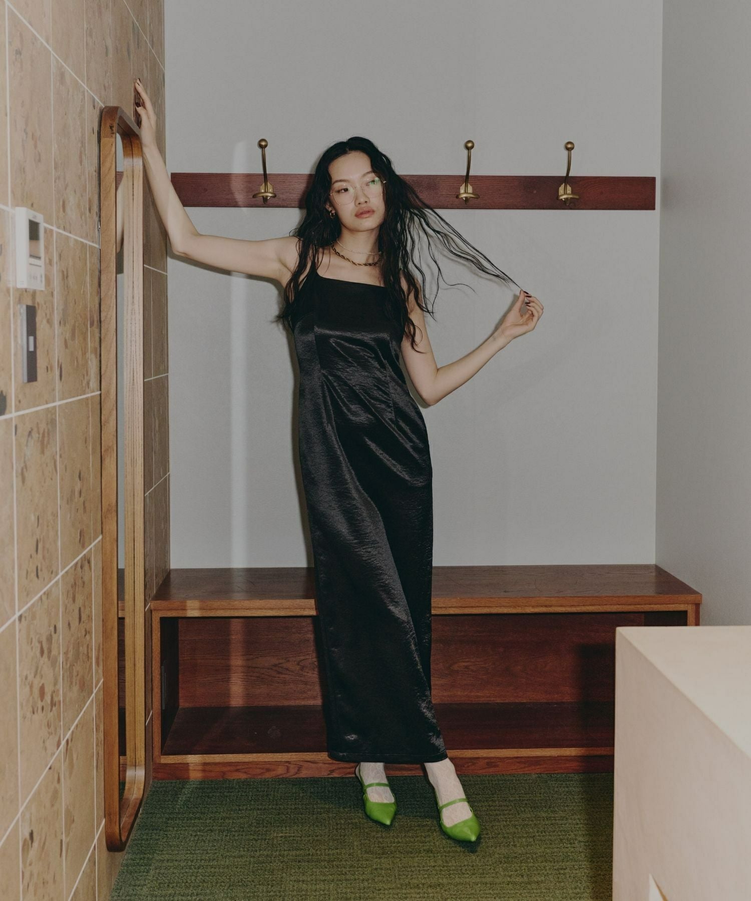 glossy satin back ribbon dress | ANDRESD