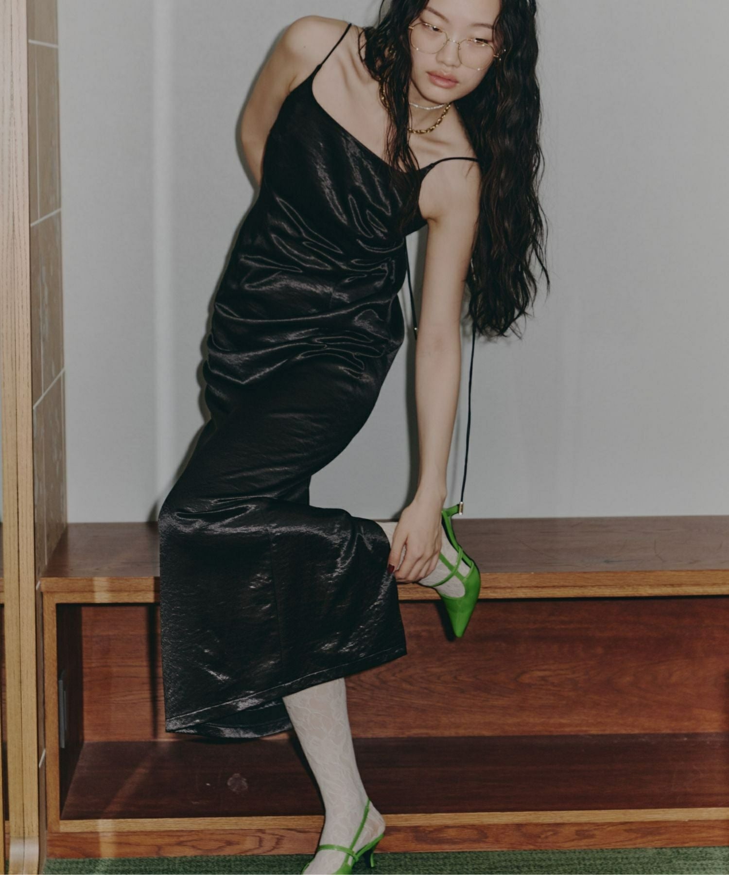glossy satin back ribbon dress | ANDRESD