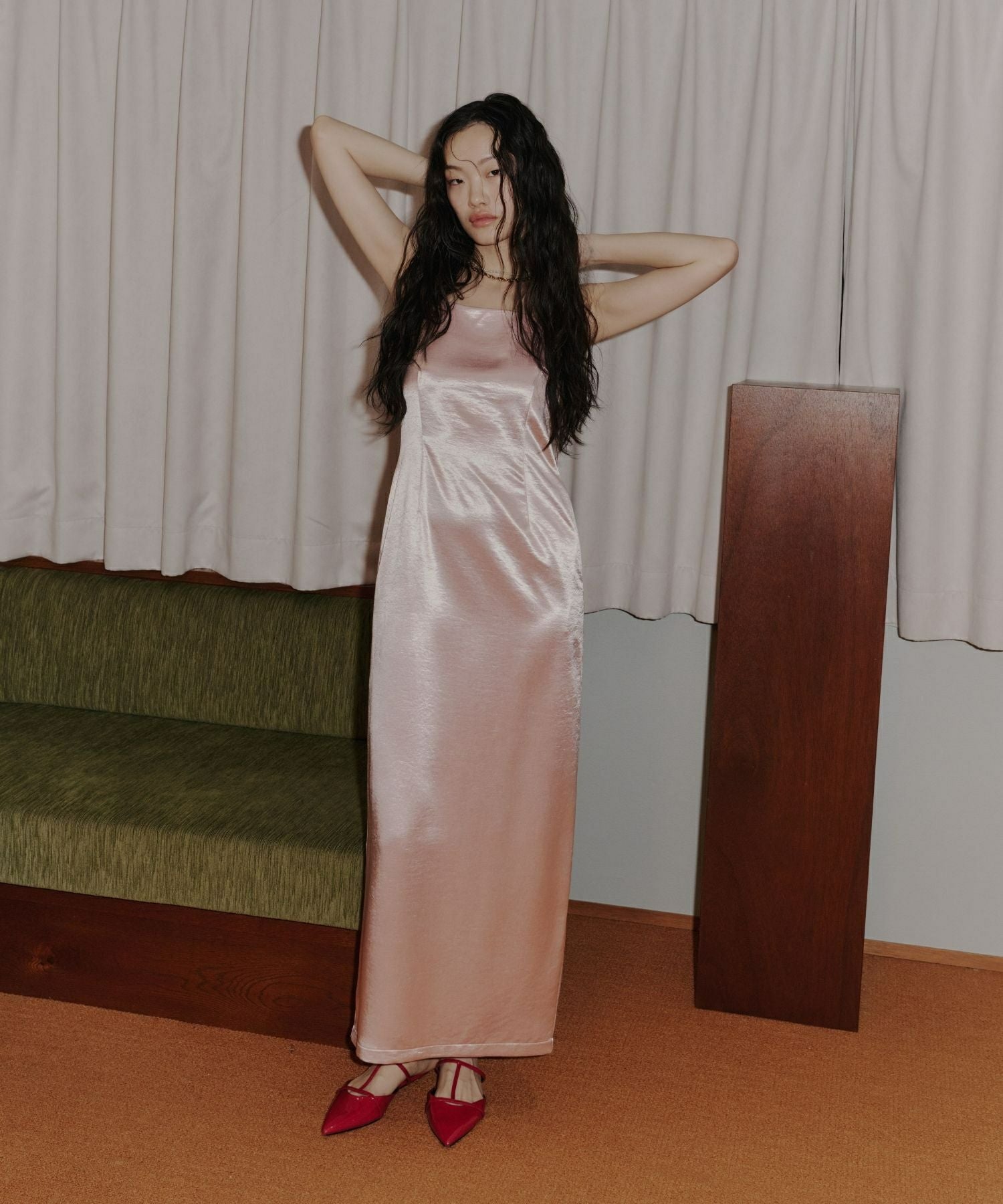 glossy satin back ribbon dress | ANDRESD