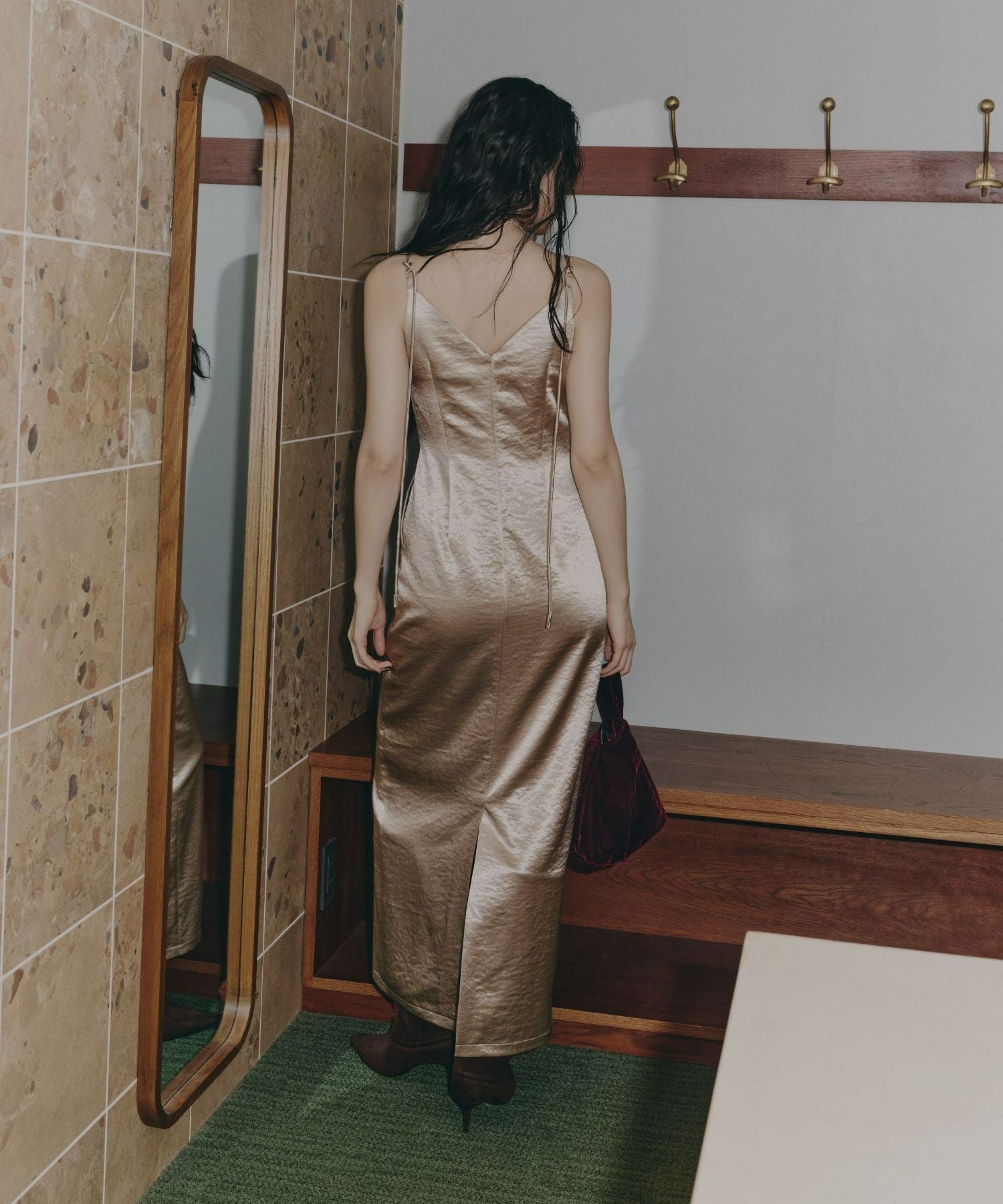 glossy satin back ribbon dress | ANDRESD